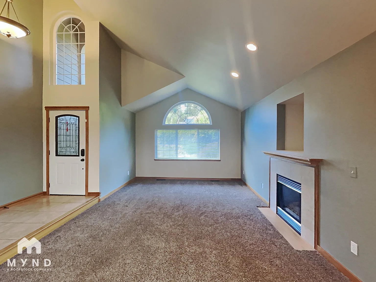 5 bed, 3.5 bath, 2750 sqft, $4,035 — Photo 3