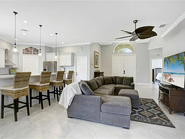 4821 Europa Dr — Photo 7