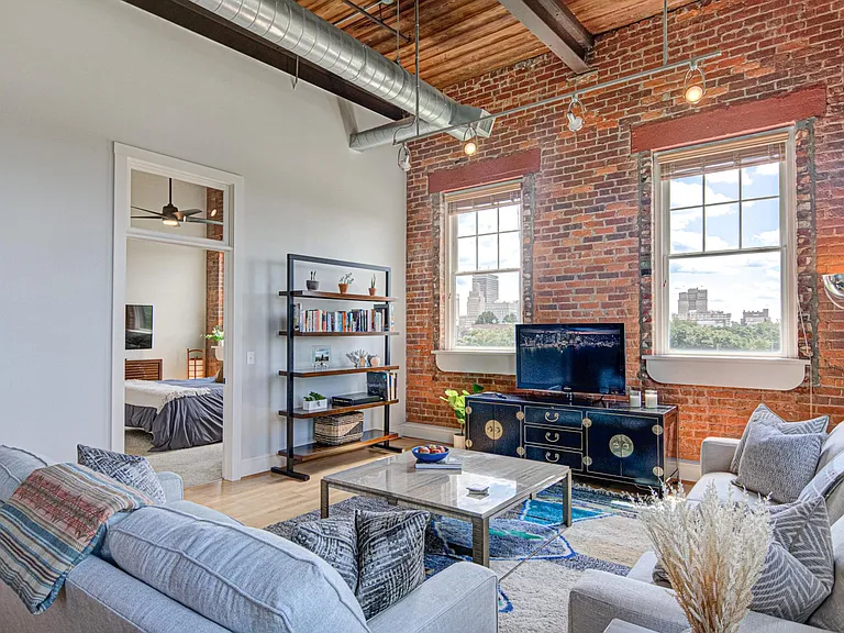 836 Oak St #500 — Photo 1