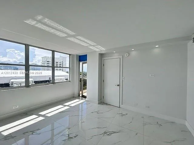 6039 Collins Ave #1033 — Photo 15