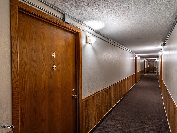 2nd image of 921 32nd Ave S #4