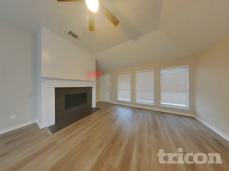 1116 Monticello Dr — Photo 2