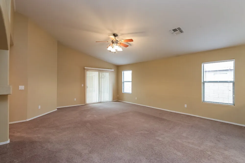 3 bed, 2.0 bath, 1509 sqft, $2,015 — Photo 2