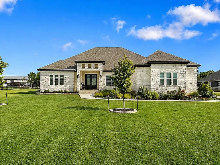 1102 Woodpark Ln — Photo 1
