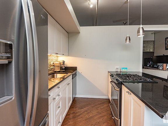 4th image of 2011 W Belmont Ave #2