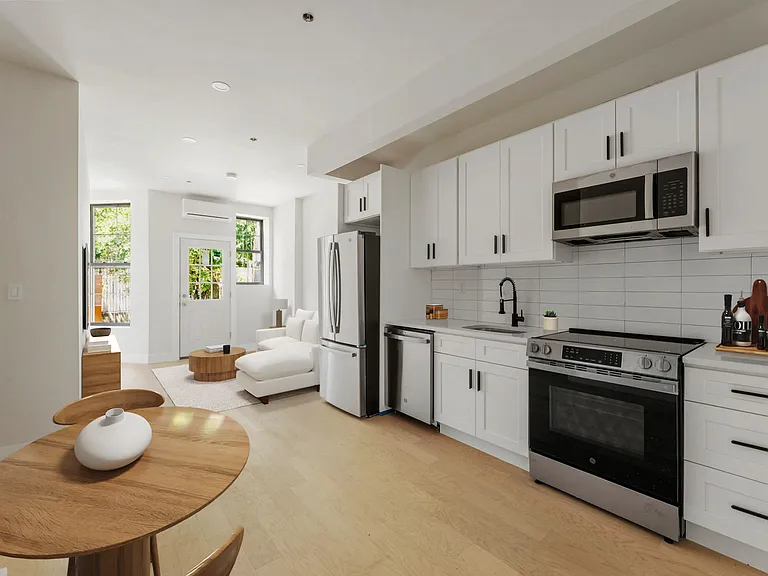 2111 Regent Pl #1R — Photo 1