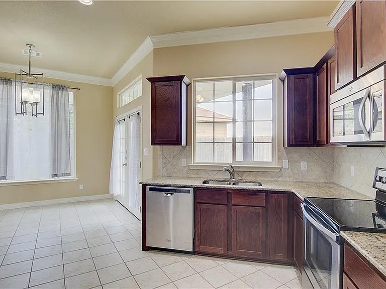 221 Geode Ln — Photo 5