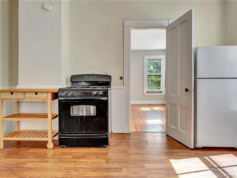 28 Edwards St #2 — Photo 5