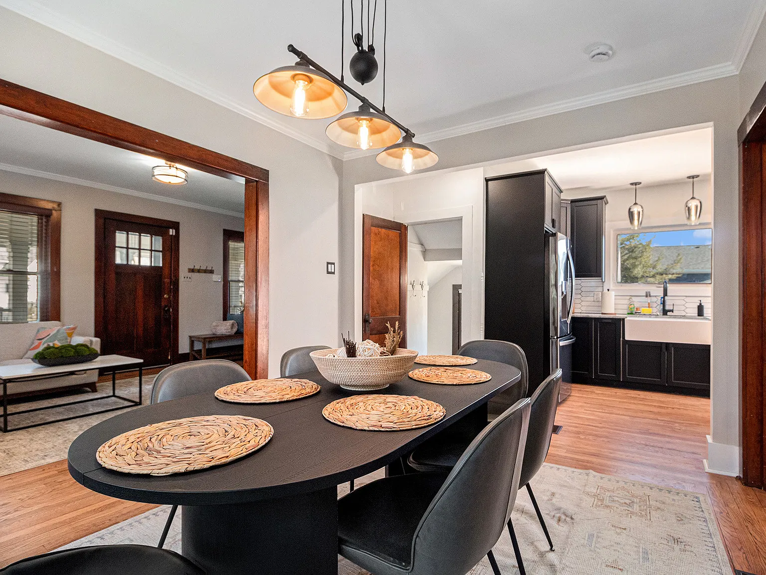 3 bed, 1200 sqft, $6,000 — Photo 3