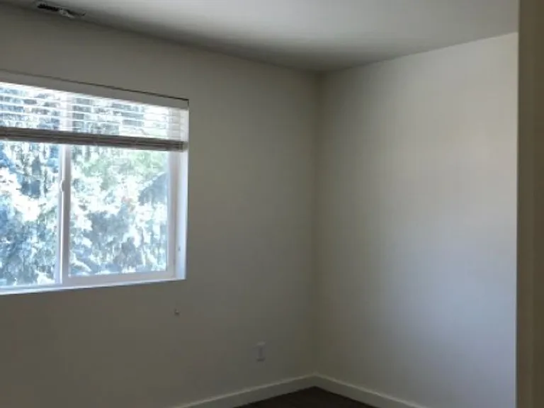 592 Monroe St — Photo 20