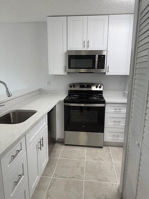 1st image of 2204 Glenmoor Dr