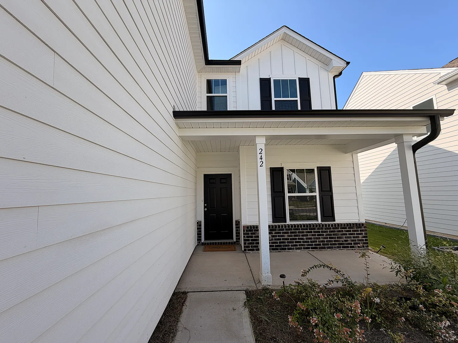4 bed, 2108 sqft, $2,600 — Photo 2