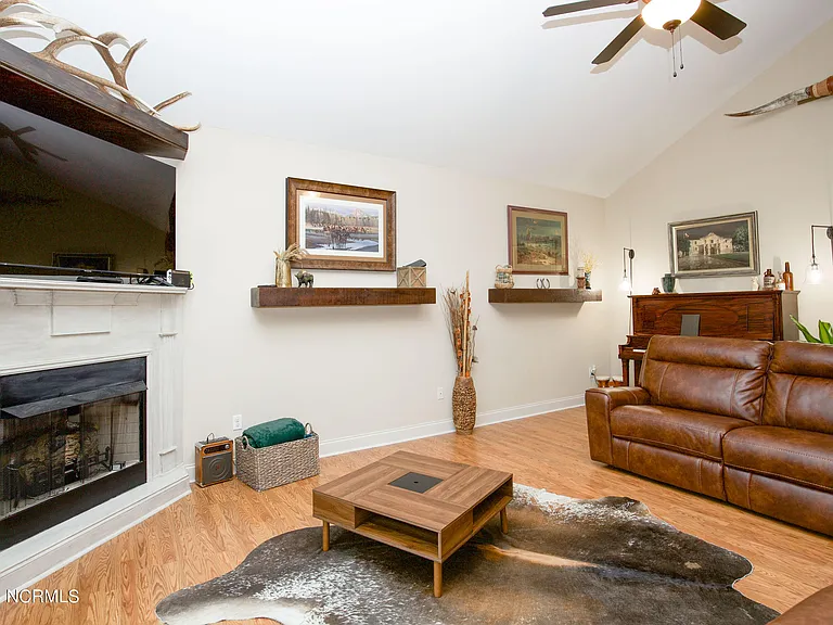 237 Rothbury Dr — Photo 9