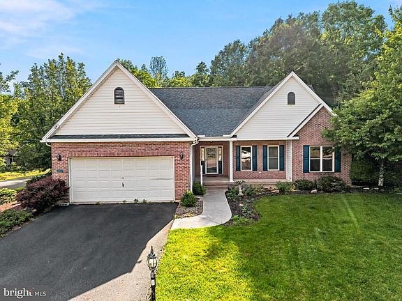 3rd image of 1 Pinewood Cir