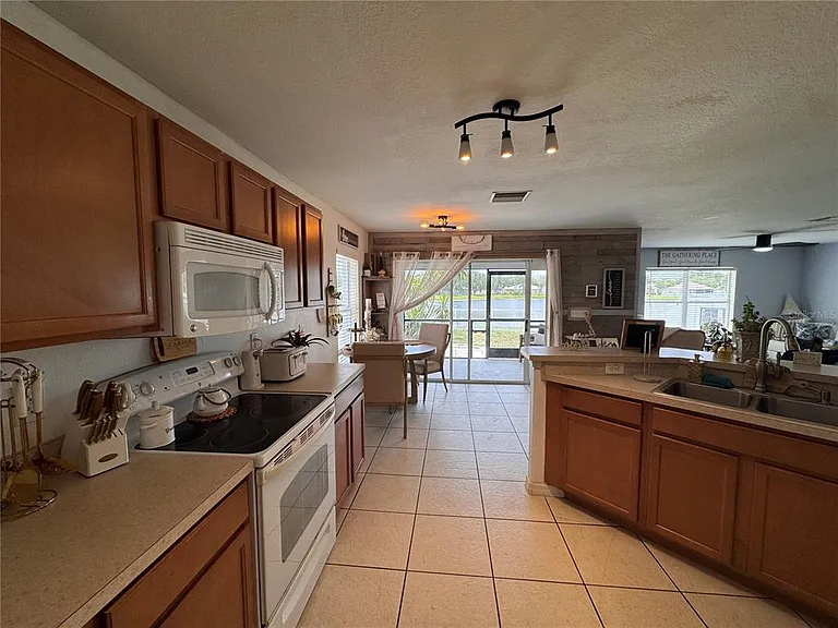 2232 Colville Chase Dr — Photo 12