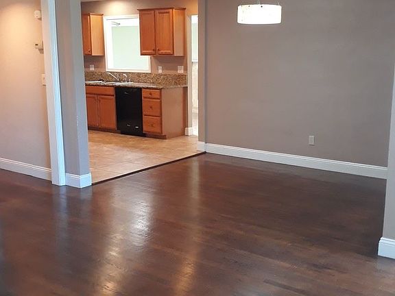 3rd image of 2039 Yosemite Dr