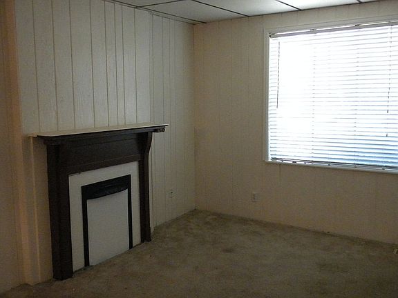 Living RM. Non working Firep