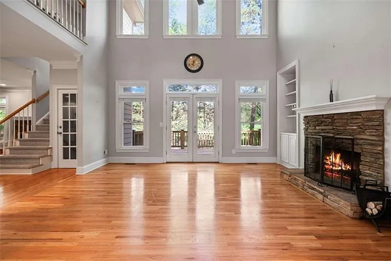 5 bed, 5.5 bath, 4986 sqft, $3,995 — Photo 4