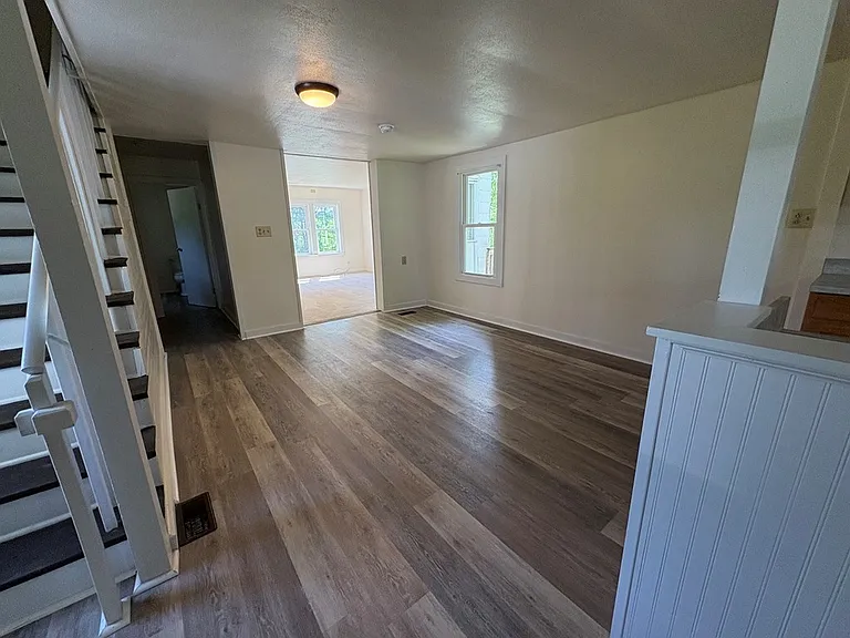 1058 Campbell Run Rd — Photo 7