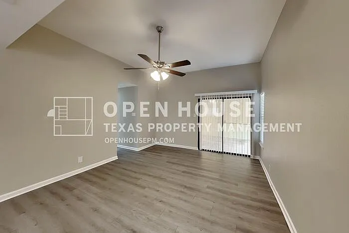 4 bed, 2.5 bath, 2010 sqft, $2,125 — Photo 4