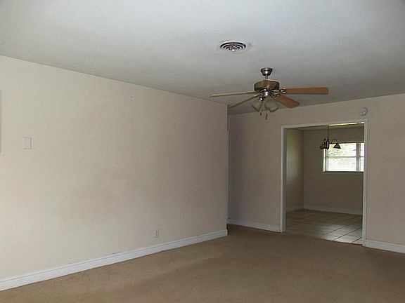 4th image of 523 Shadylawn St