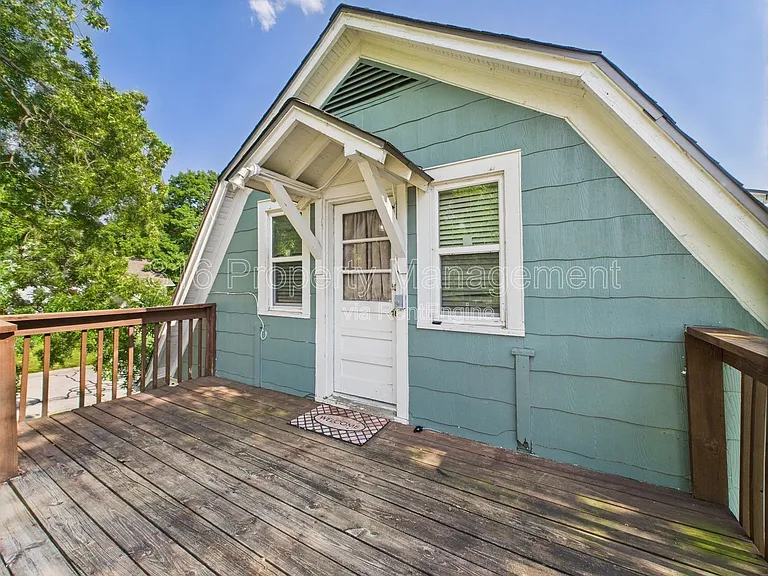 701 W Kansas St #B — Photo 17