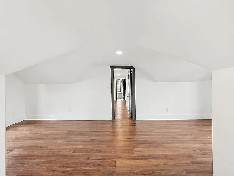76 Market St — Photo 7