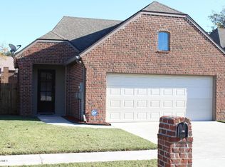 122 Oakbend Dr, Lafayette, LA 70506