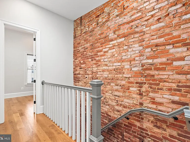 623 E St SE — Photo 21