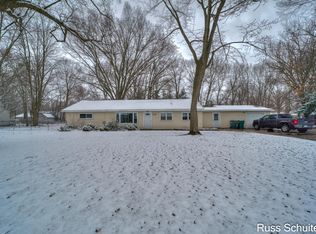 1121 Vick Rd, Norton Shores, MI 49441