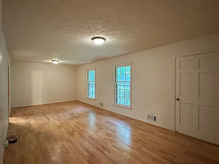 375 Segrest Cir — Photo 2