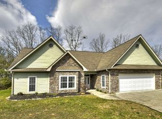 180 Lindsey Ln, Blue Ridge, GA 30513