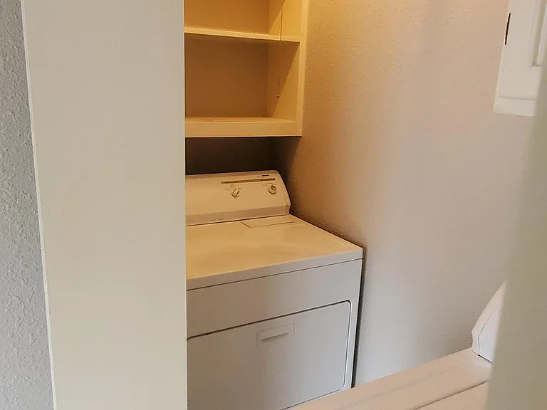 217 Wellington St — Photo 13