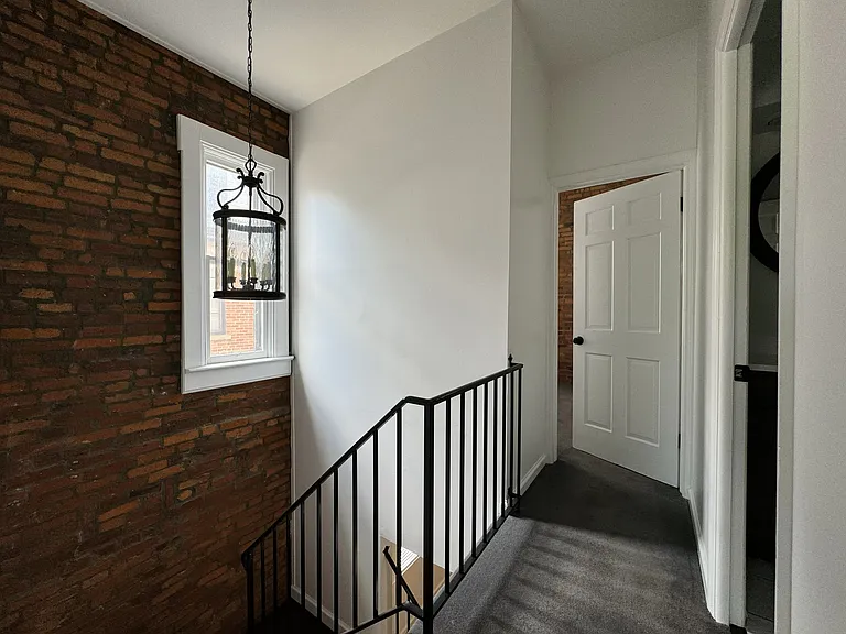 561 S 5th St — Photo 15