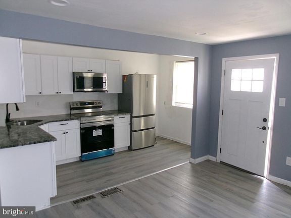 2nd image of 1017 Barker Rd