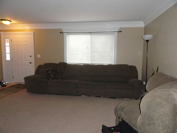 5th image of 901 S Oak Creek Dr