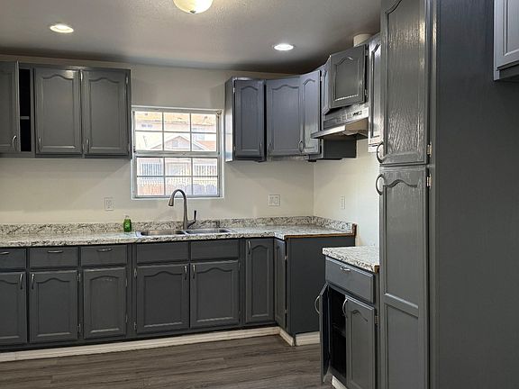 2nd image of 864 W 88th St #B