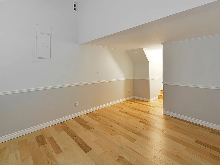 8431 S 117th St — Photo 13