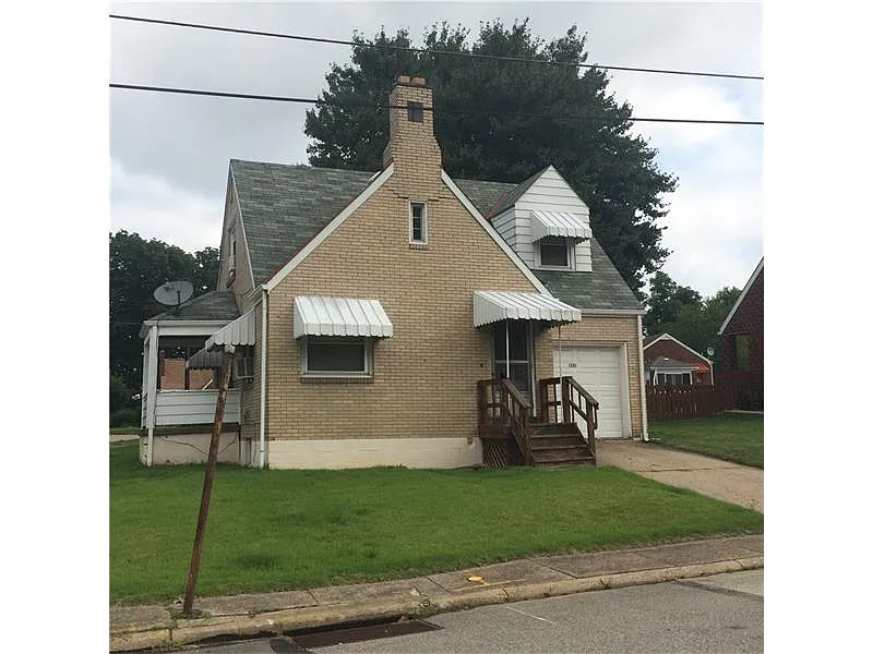 1031 McPherson Ave photo 1