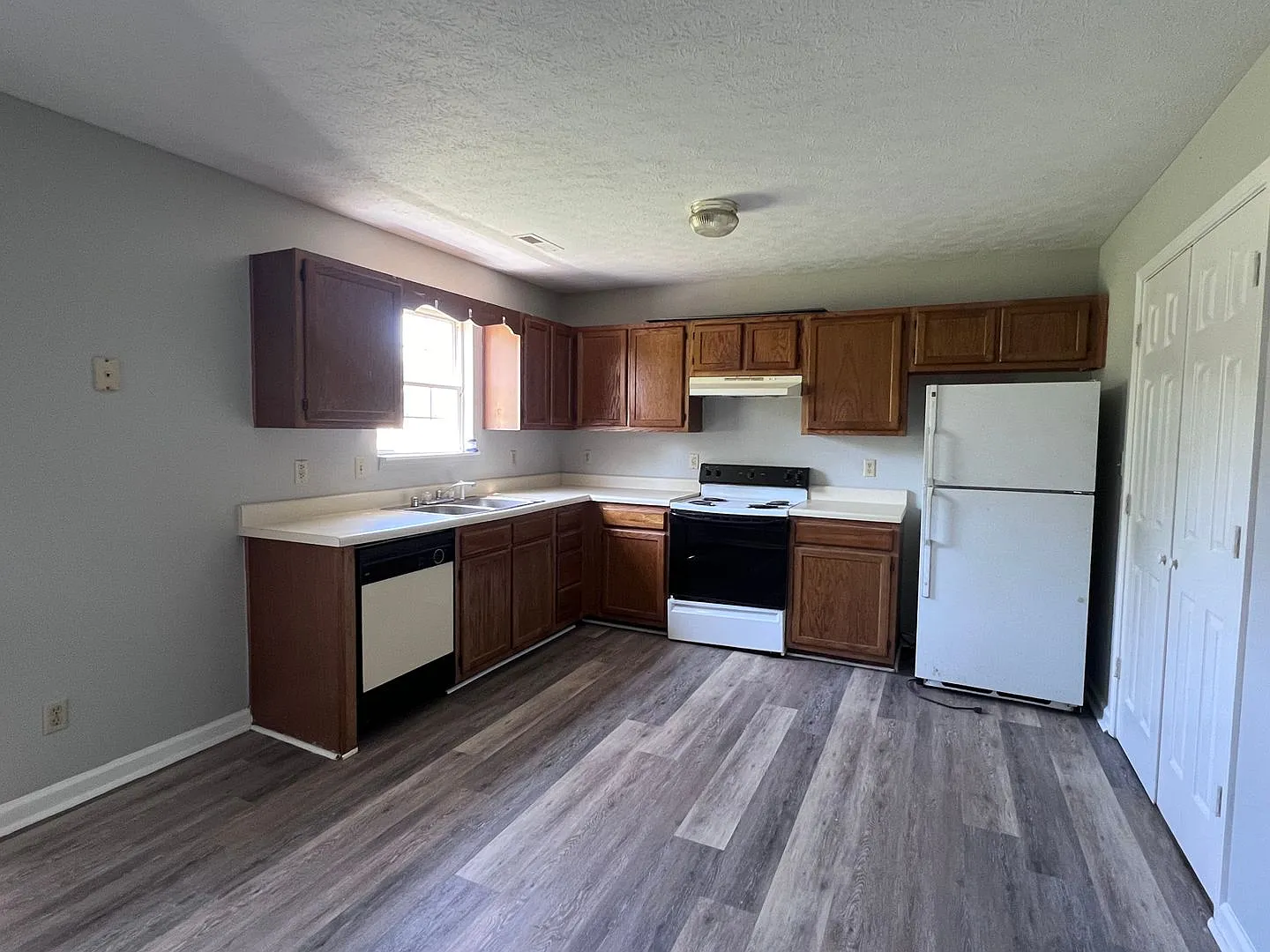 1-8 117 Countryside Drive — Photo 3