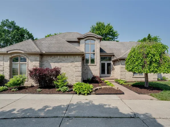 30753 Sunderland Dr, Farmington Hills, MI 48331