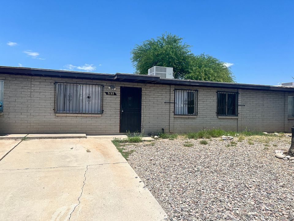 Driveway/Front of house