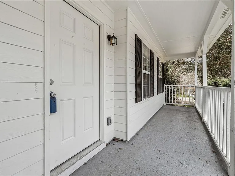 2205 Dresden Grn NW — Photo 2