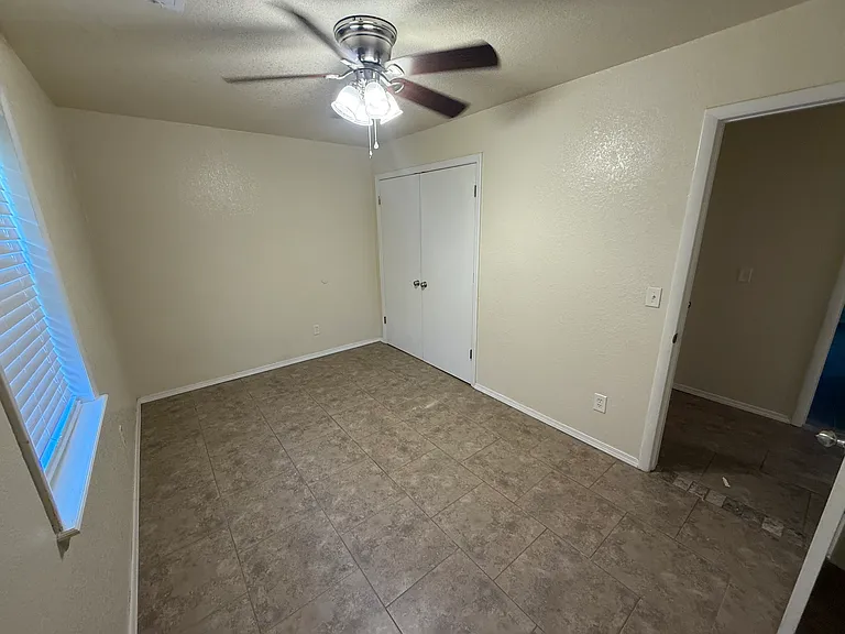 413 Carr St — Photo 5