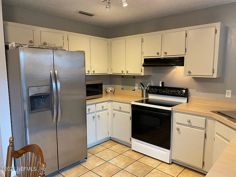 12323 Silent Brook Trl N — Photo 15
