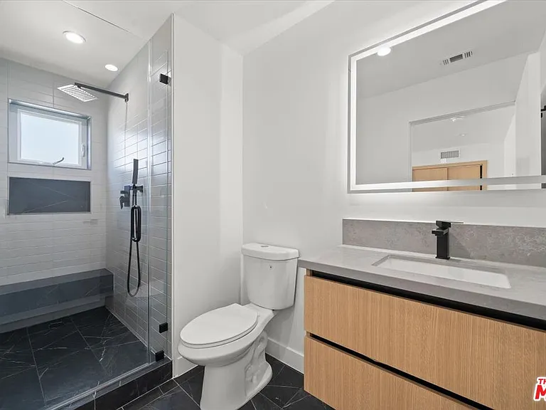 839 N McCadden Pl #B — Photo 25