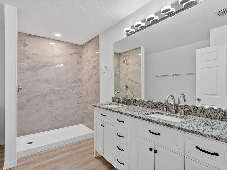 2206 S 34th St — Photo 32