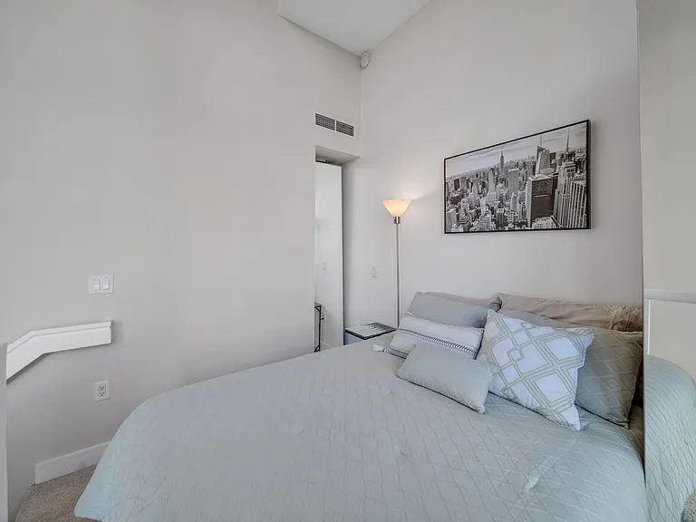 700 W East St #402 — Photo 15