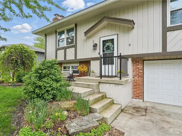 210 SE Wingate St, Lees Summit, MO 64063