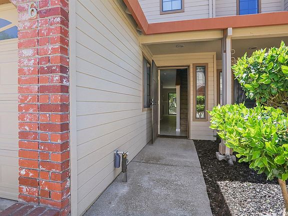 3rd image of 2250 Scarborough Dr APT 6